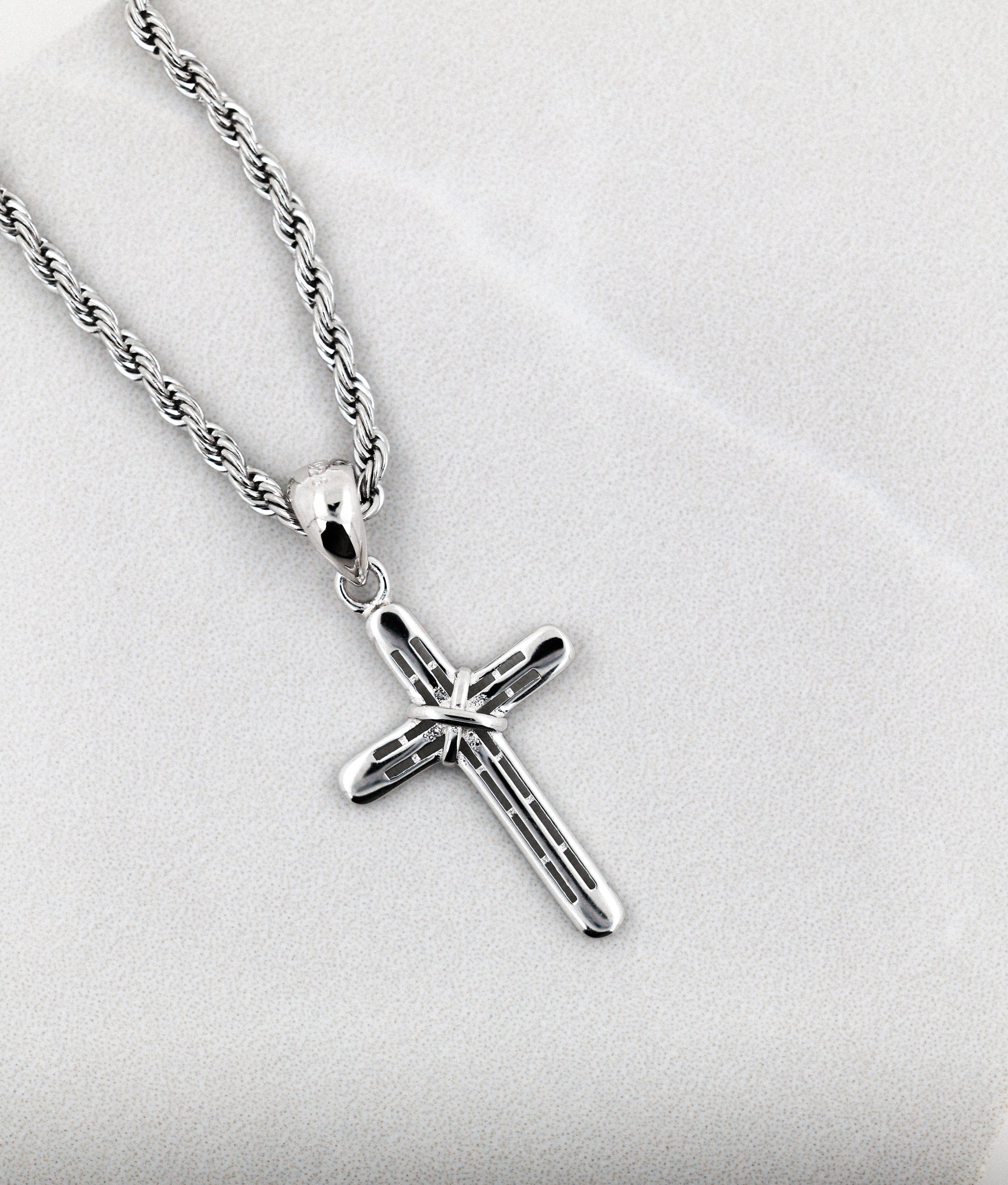 .925 knotted cross pendant & necklace