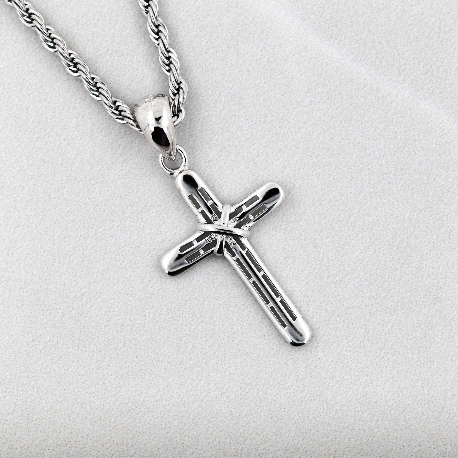 .925 knotted cross pendant & necklace