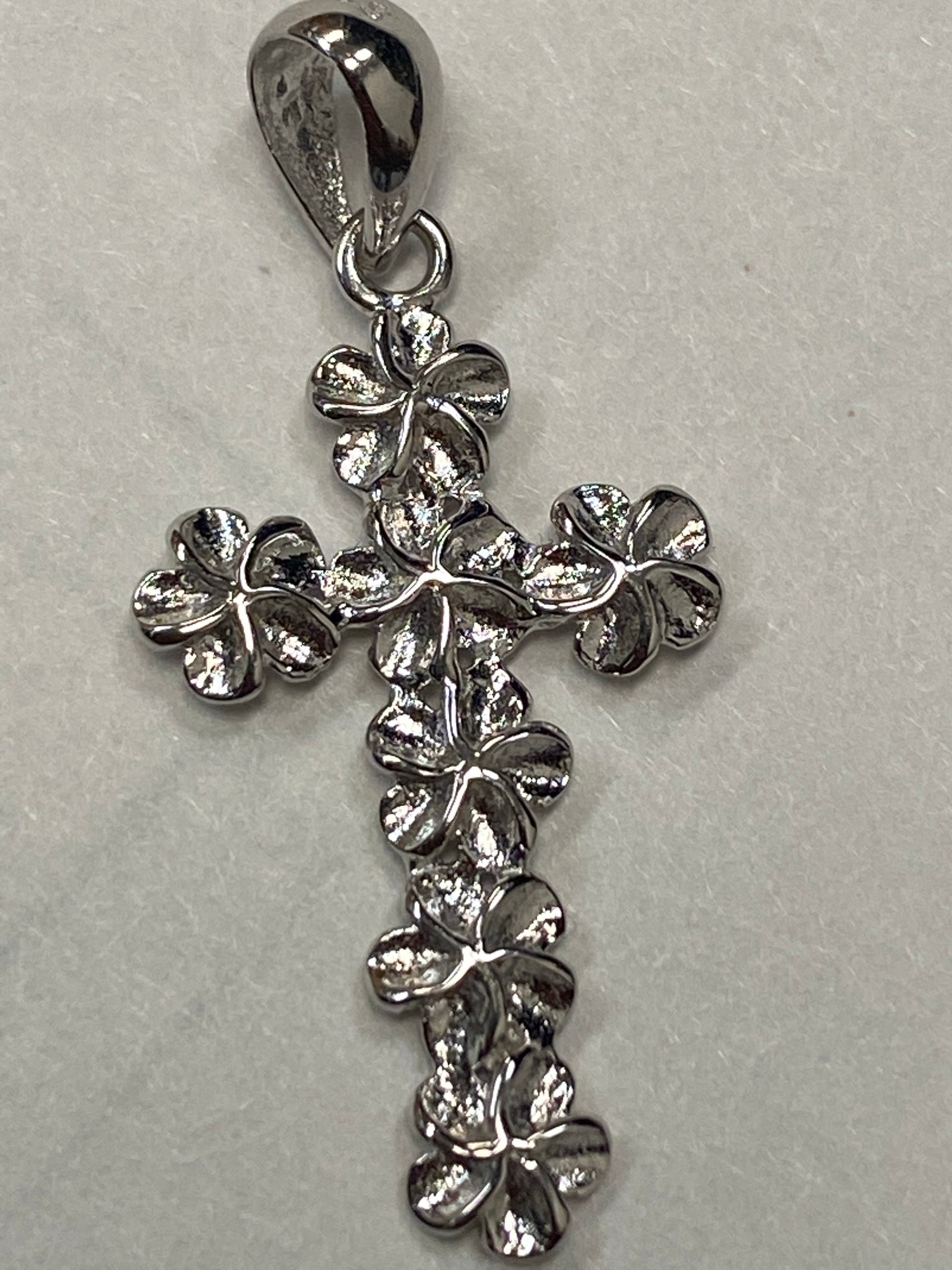 1800 flowers pendant & necklace