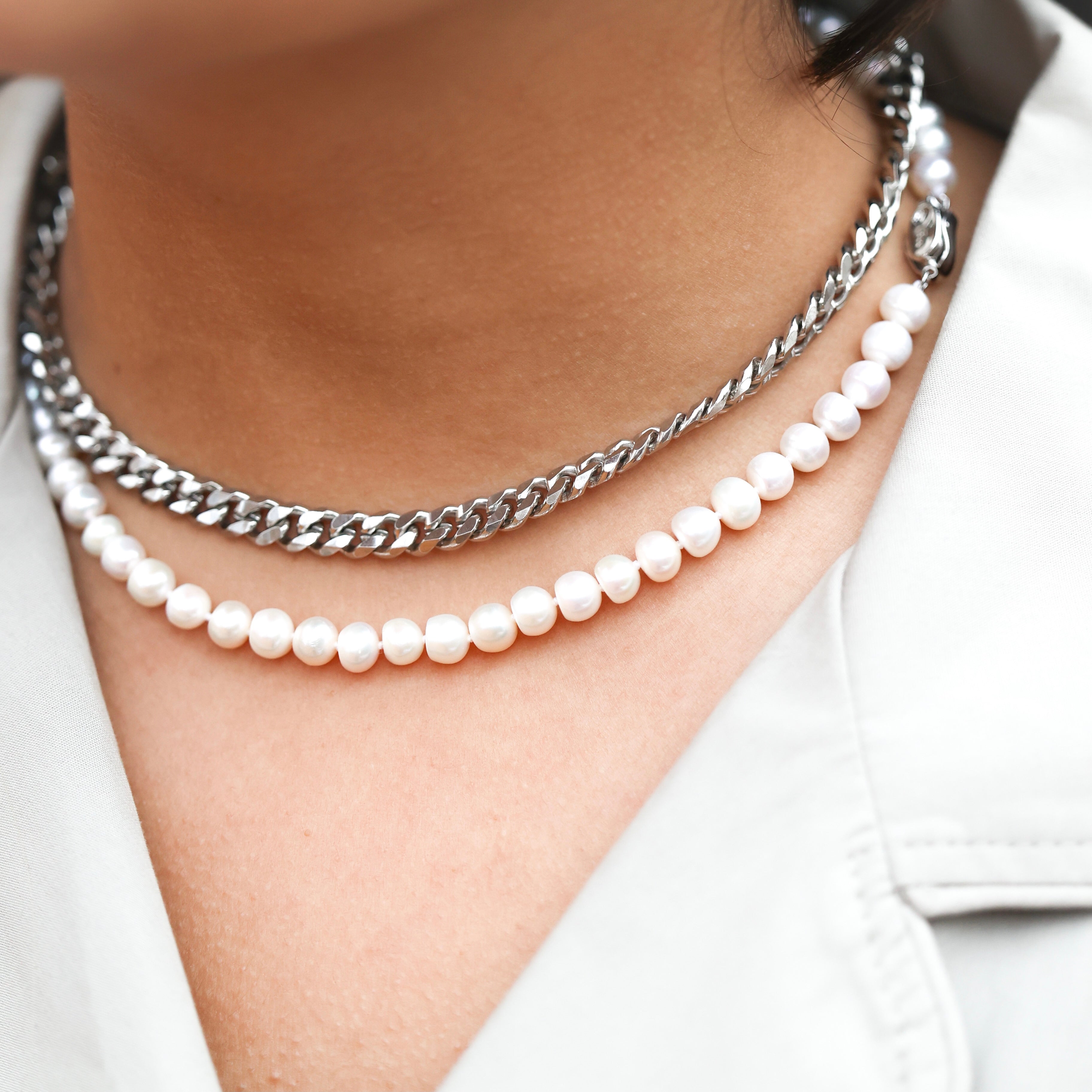 Freshwater Pearl Set with a Silver Clasp | KLENOTA